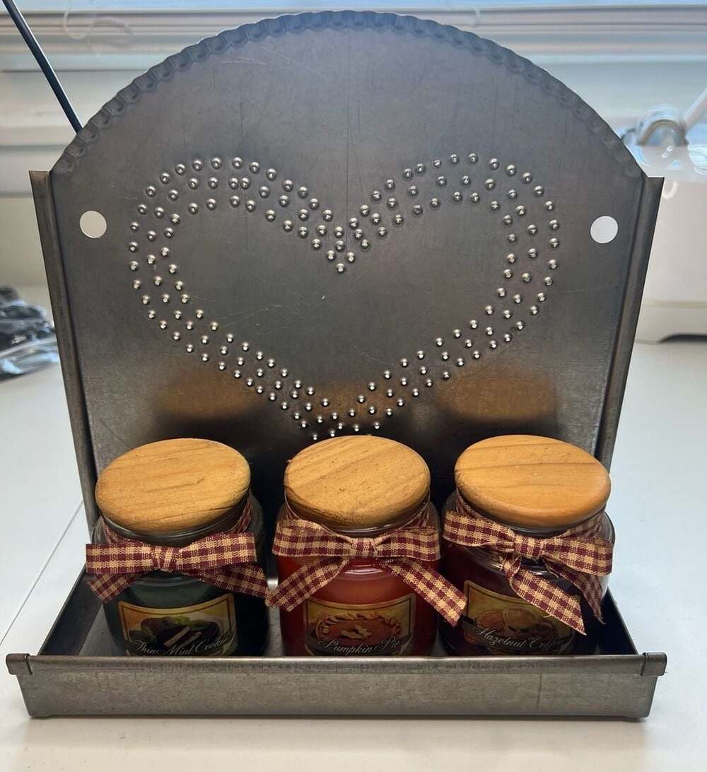 Vintage Metal Heart Wall Shelf with Tray For Candles And Decor